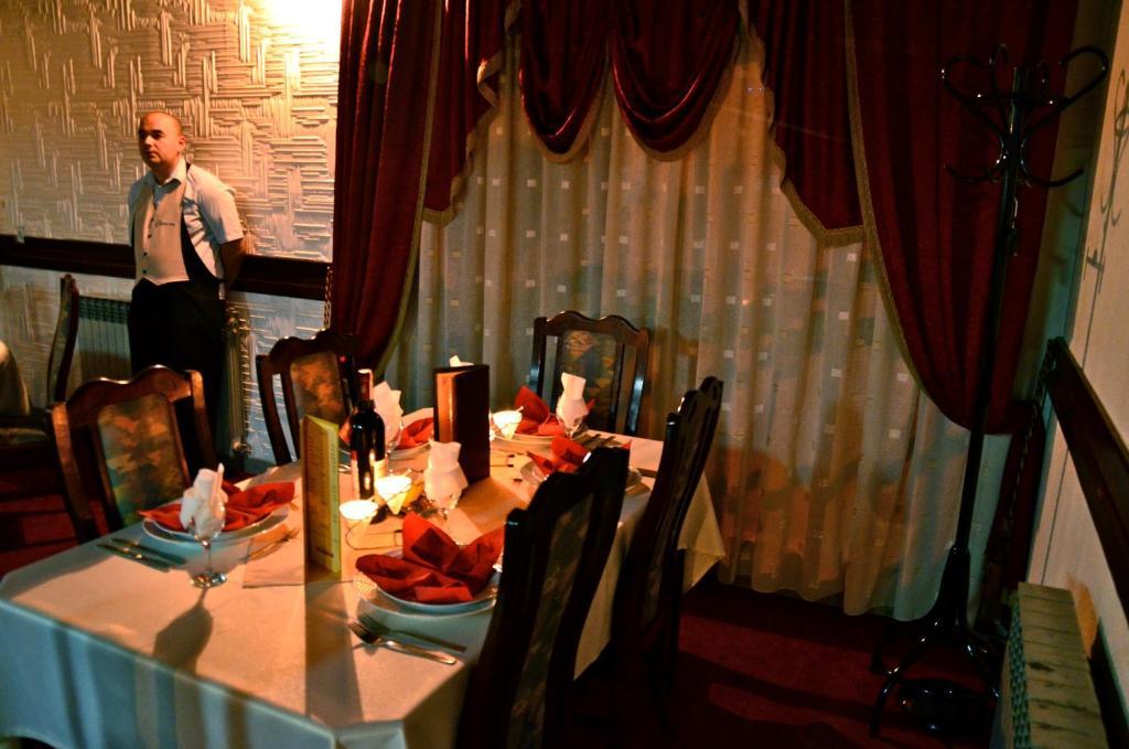 بانيا لوكا Golden Card Motel المظهر الخارجي الصورة